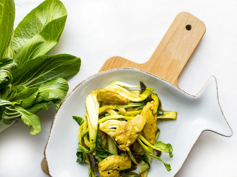 teply-kureci-salat-s-pak-choi-189286-1920-1080-nwo